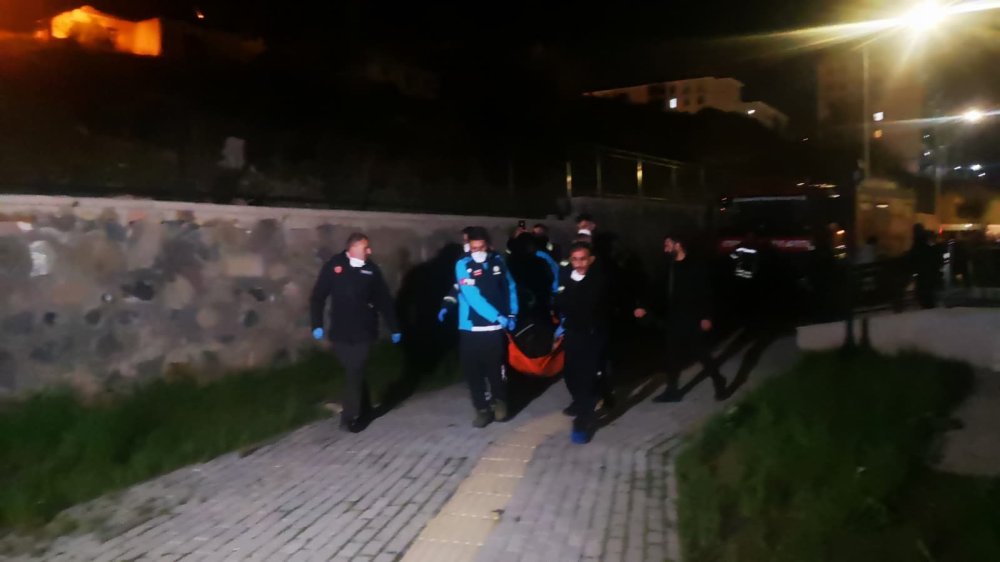 Elektrikli Isıtıcı Şüphesi.. Erzurum’daki Yangında 71 Yaşındaki Kadın Hayatını Kaybetti!