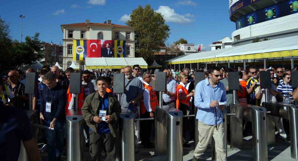 Fenerbahçe'de Tarihi Kongre Hafta Sonu.. Başkanlık Yarışında Aziz Yıldırım ve Hakan Safi!