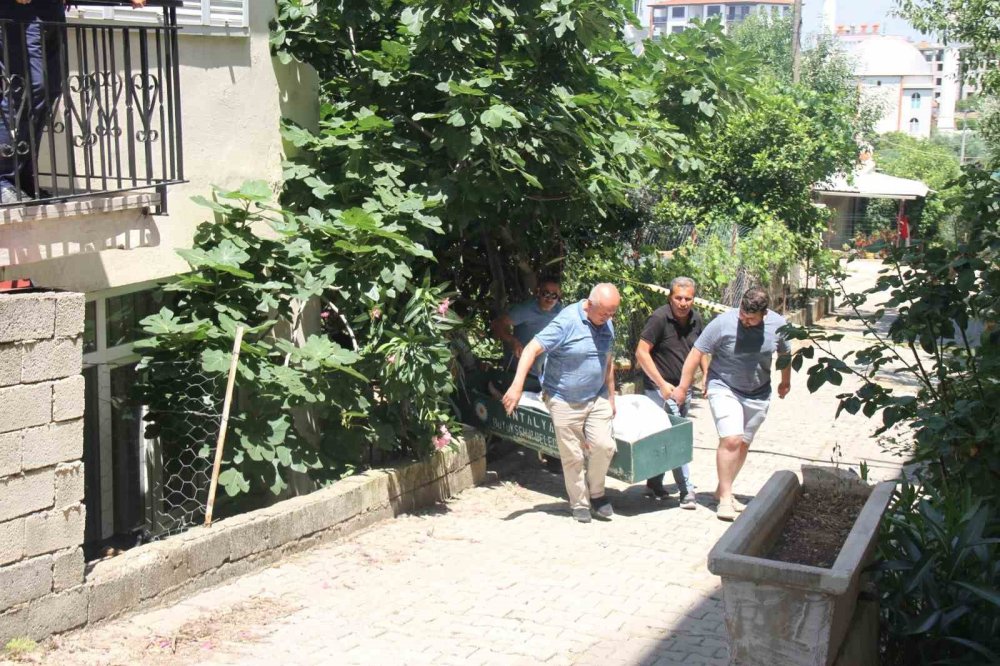 Antalya’da 41 Yaşındaki Adam Evinin Bahçesinde Ölü Bulundu