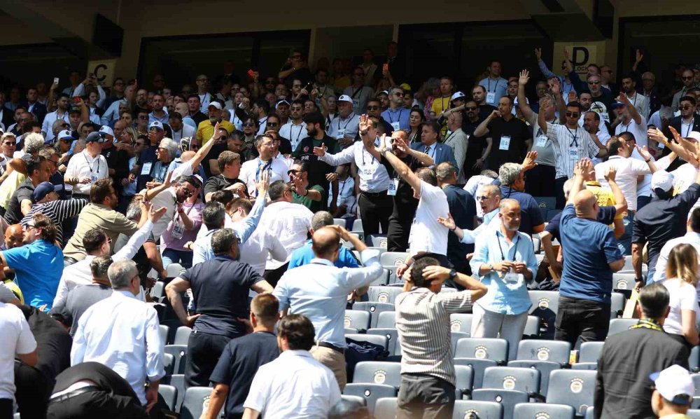 Fenerbahçe’de Olağanüstü Seçimli Genel Kurul Gergin Başladı