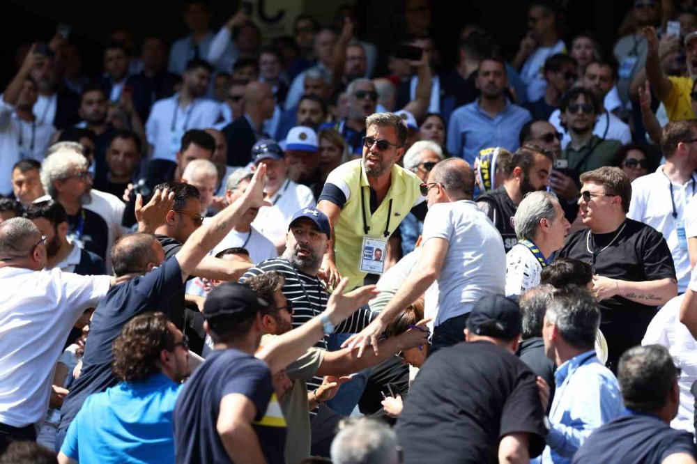 Fenerbahçe’de Olağanüstü Seçimli Genel Kurul Gergin Başladı