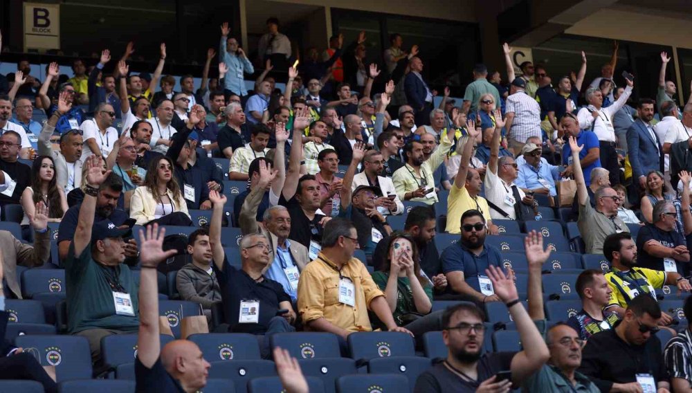 Fenerbahçe’de Olağanüstü Seçimli Genel Kurul Gergin Başladı