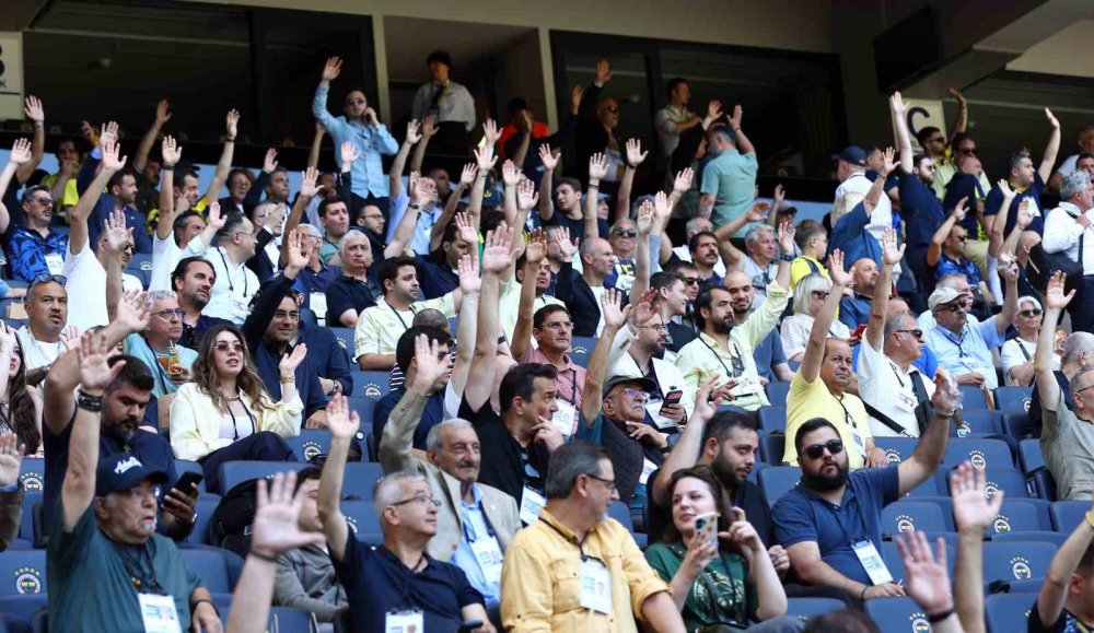 Fenerbahçe’de Olağanüstü Seçimli Genel Kurul Gergin Başladı