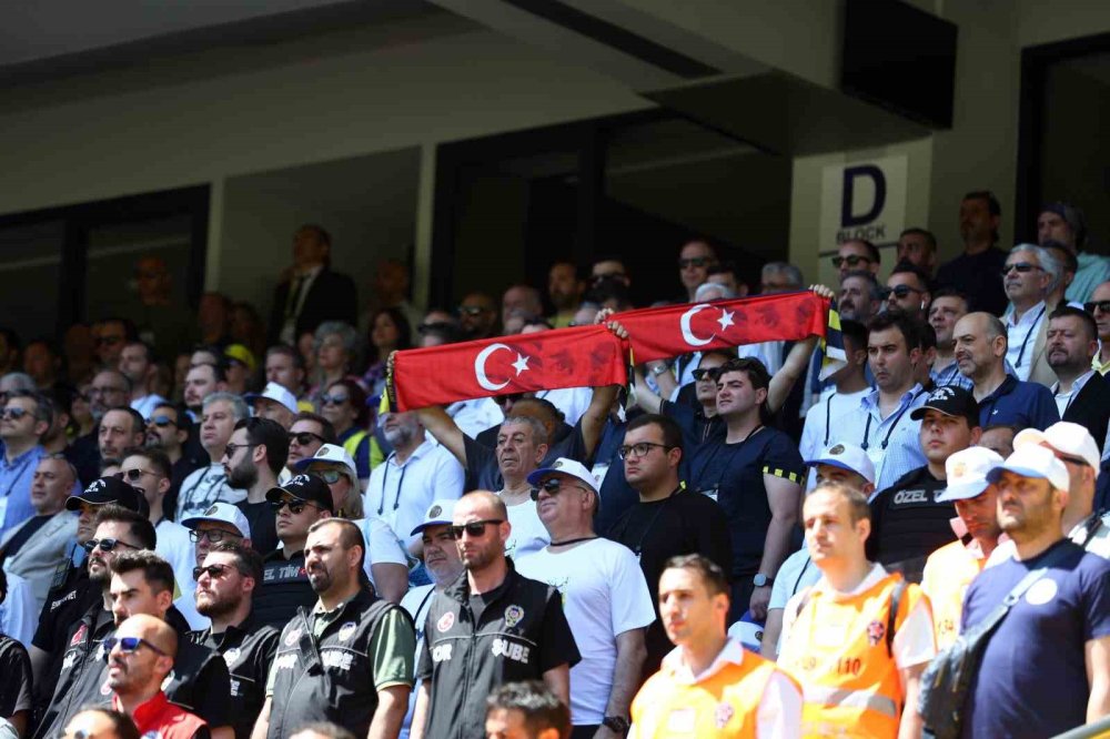Fenerbahçe’de Olağanüstü Seçimli Genel Kurul Gergin Başladı