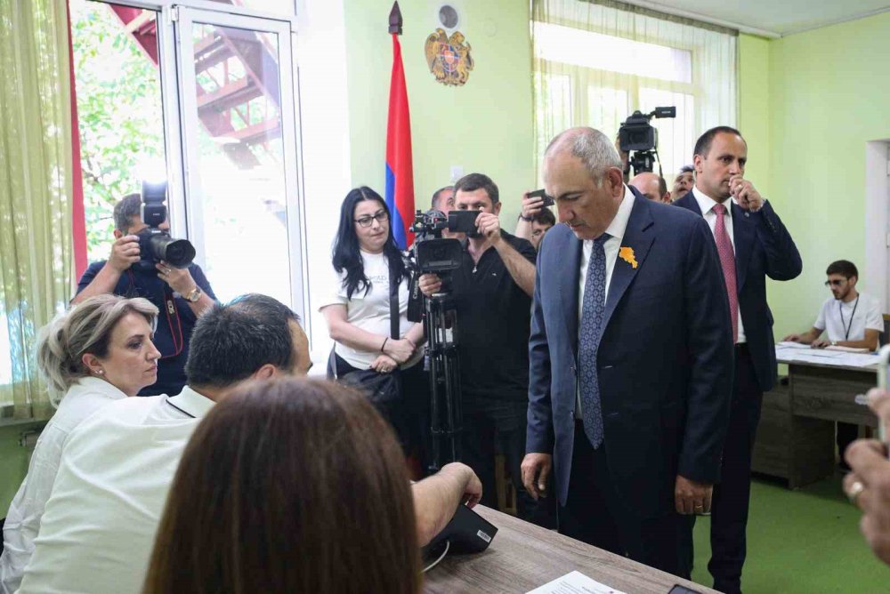 Ermenistan’da Halk Genel Seçimler İçin Sandık Başında