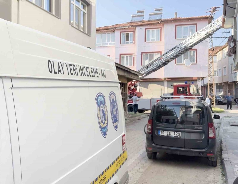 Tamir İçin Çıktığı Çatıda Düşen Kişi Hayatını Kaybetti