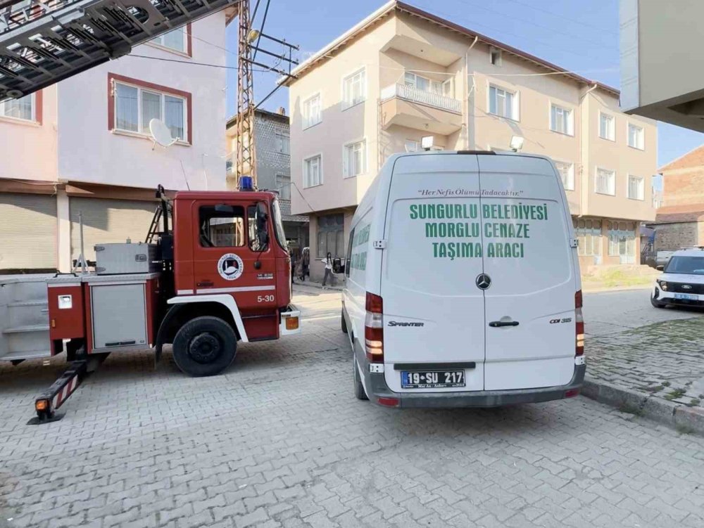 Tamir İçin Çıktığı Çatıda Düşen Kişi Hayatını Kaybetti