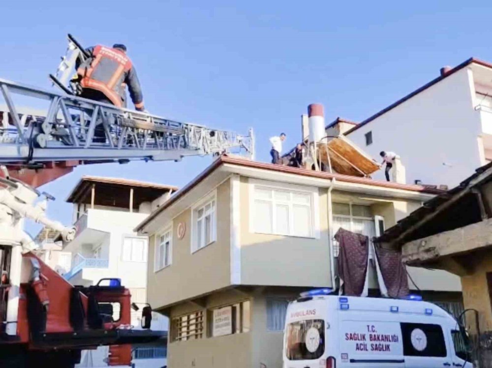 Tamir İçin Çıktığı Çatıda Düşen Kişi Hayatını Kaybetti