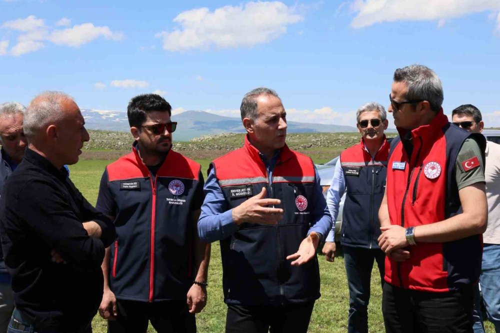 Bakanlık Heyeti Kars’ta İncelemelerde Bulundu.. Üreticilerle Bir Araya Gelindi!