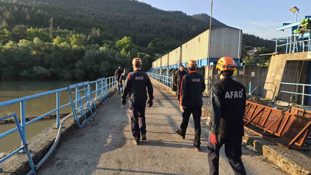Karabük’te Endişeli Bekleyiş.. Filyos Çayı’na Düşen CHP’li Yönetici Her Yerde Aranıyor!