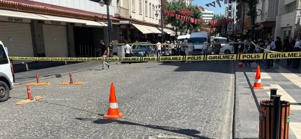 Sur’daki Banka Şubesinde Kurşun İzleri Tespit Edildi.. Saldırıyla İlgili Soruşturma Başlatıldı!