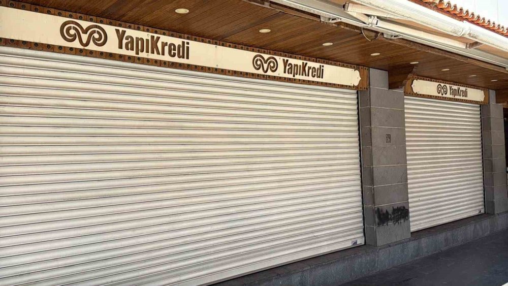 Sur’daki Banka Şubesinde Kurşun İzleri Tespit Edildi.. Saldırıyla İlgili Soruşturma Başlatıldı!