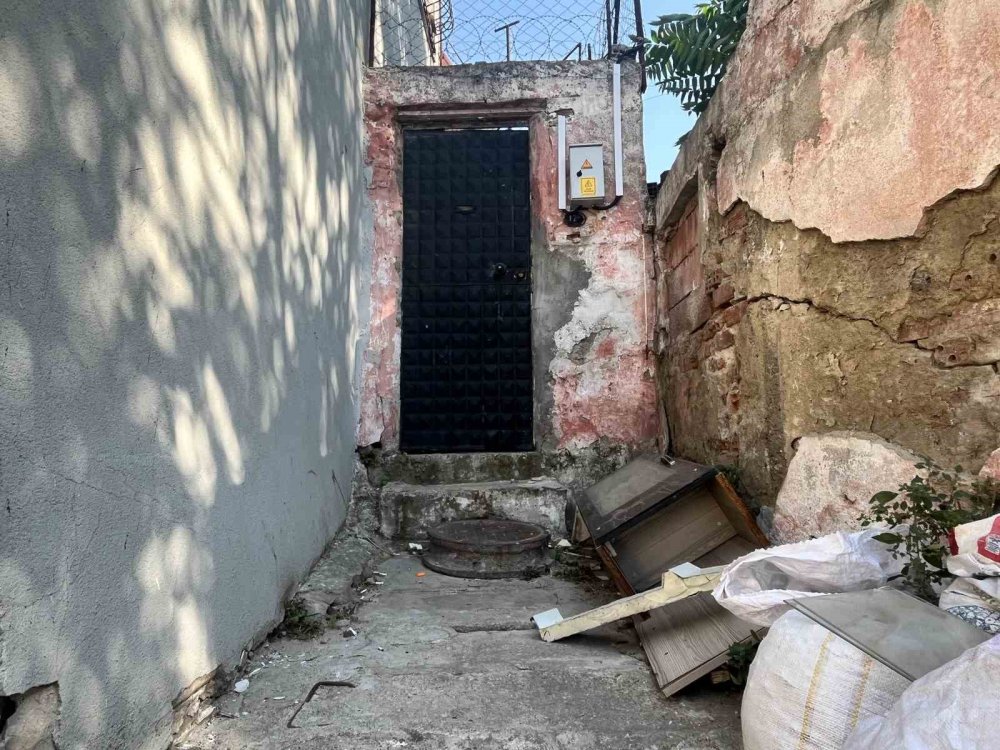İzmir’de Erkek Şiddeti Can Aldı.. Kezzaplı Saldırıya Uğrayan Kadın Yaşamını Yitirdi!