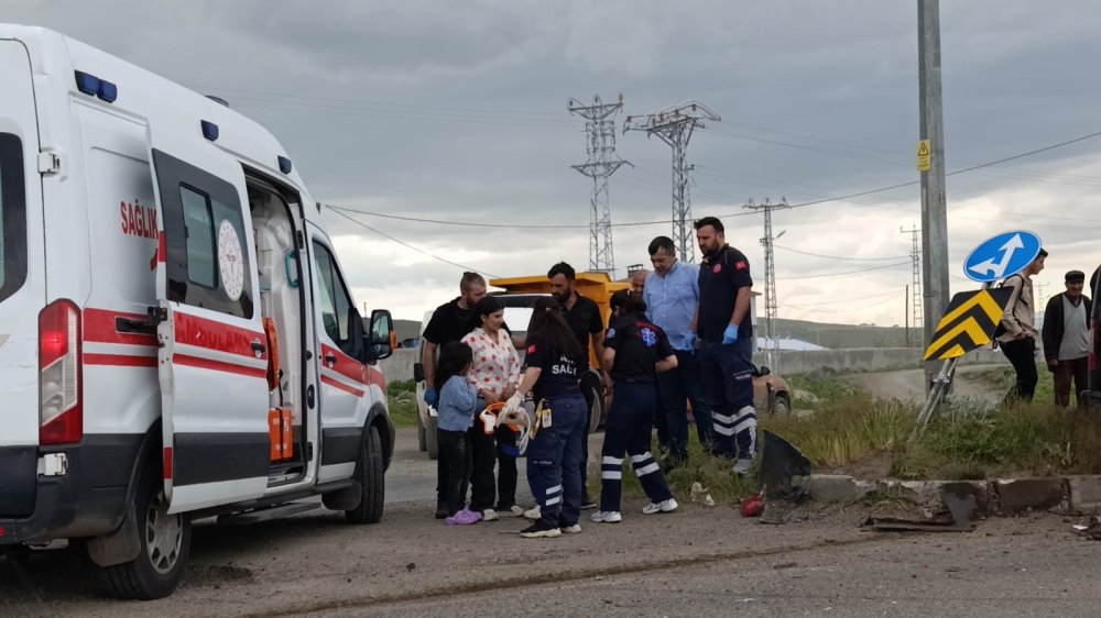 Kars’ta İki Otomobil Çarpıştı.. Kazada 3’ü Çocuk 5 Kişi Yaralandı!
