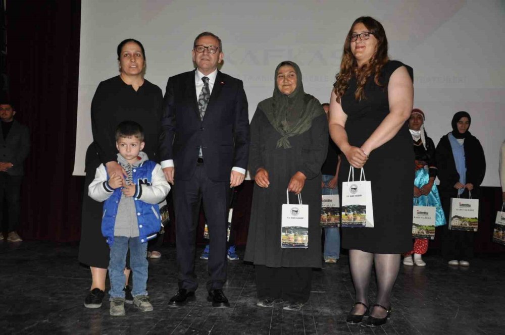 Kars'ta Kitap Okuma Projesinin Sonuçları Açıklandı.. Dereceye Girenler Ödüllendirildi!