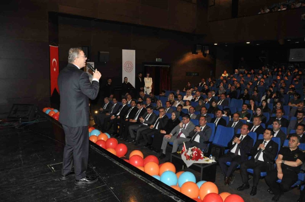 Kars'ta Kitap Okuma Projesinin Sonuçları Açıklandı.. Dereceye Girenler Ödüllendirildi!