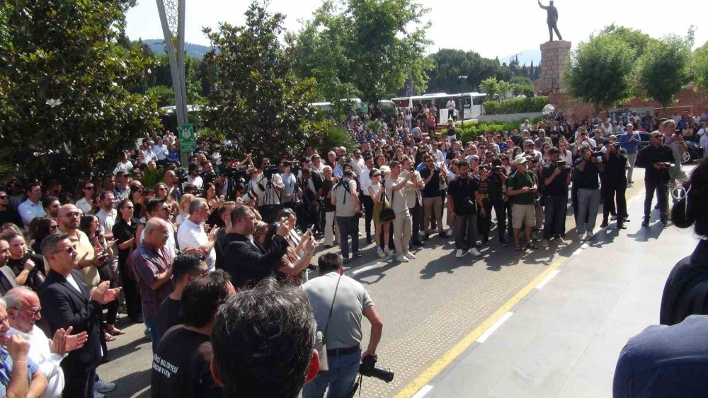 Manisa Ferdi Zeyrek’i Unutmadı.. Binlerce Kişi Anma Programında Buluştu!