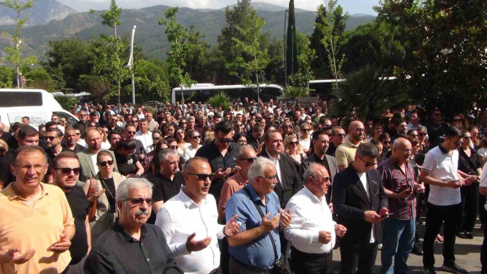 Manisa Ferdi Zeyrek’i Unutmadı.. Binlerce Kişi Anma Programında Buluştu!