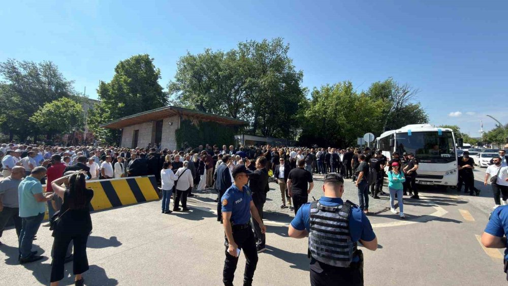 TBMM'de Gergin Sabah.. CHP Grup Toplantısı Öncesi Destekçiler Karşı Karşıya Geldi!