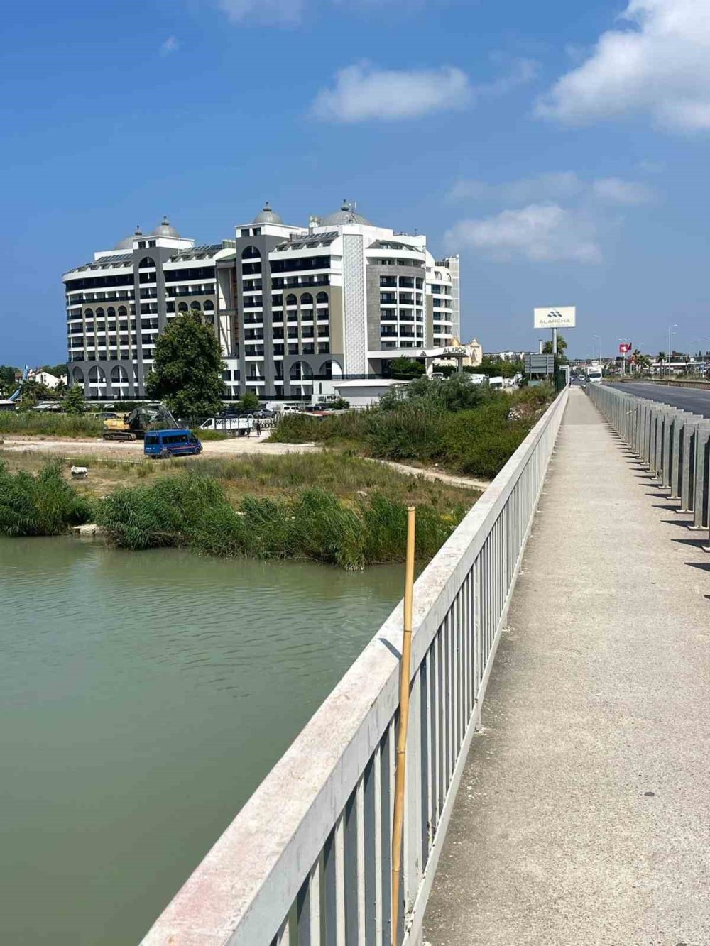 Antalya’da Çaya Düşen 16 Yaşındaki Kız Çocuğundan Acı Haber Geldi