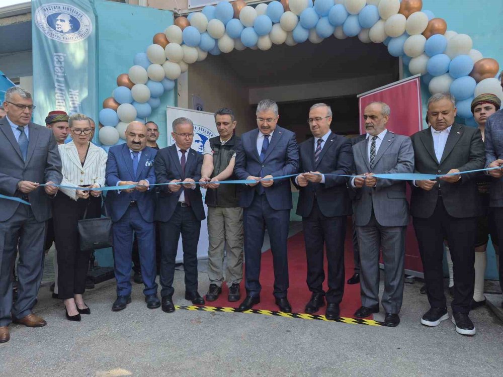 İlk Yerli Otomobil Devrim ile Togg Yan Yana