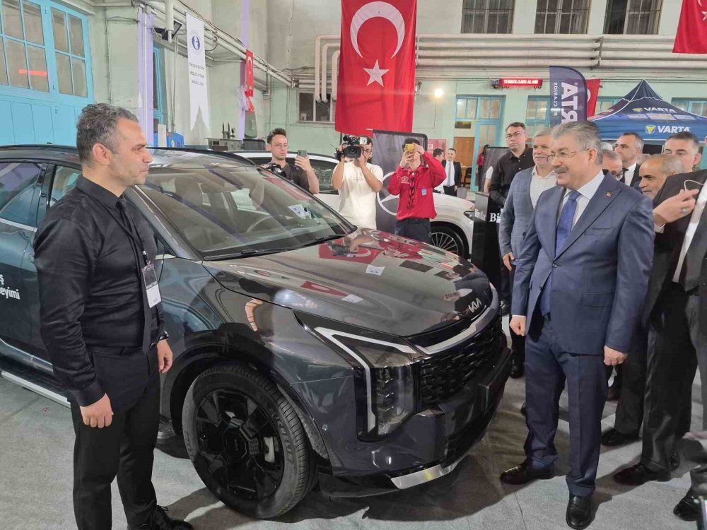 İlk Yerli Otomobil Devrim ile Togg Yan Yana