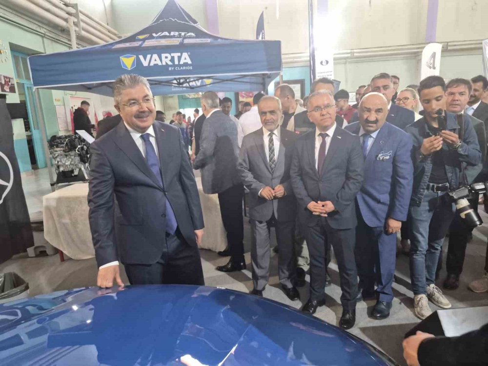 İlk Yerli Otomobil Devrim ile Togg Yan Yana