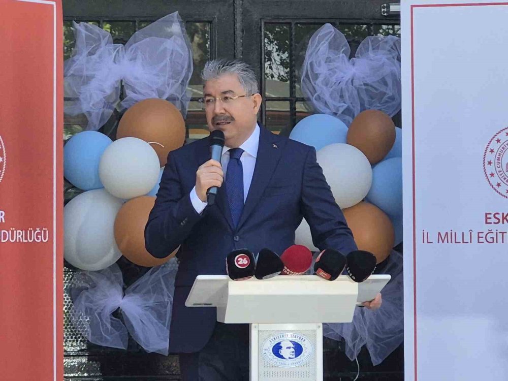 İlk Yerli Otomobil Devrim ile Togg Yan Yana