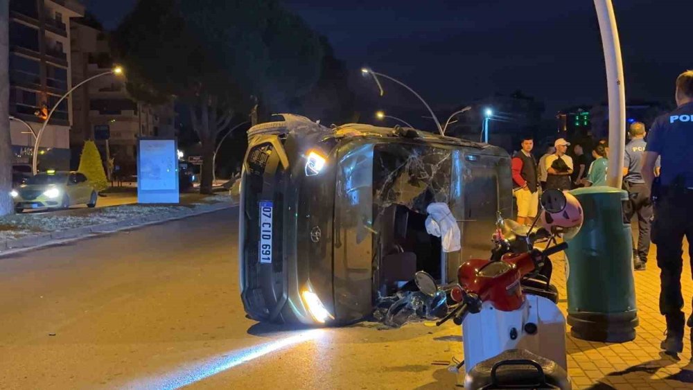 Otomobil Takla Attı, Ortalık Savaş Alanına Döndü