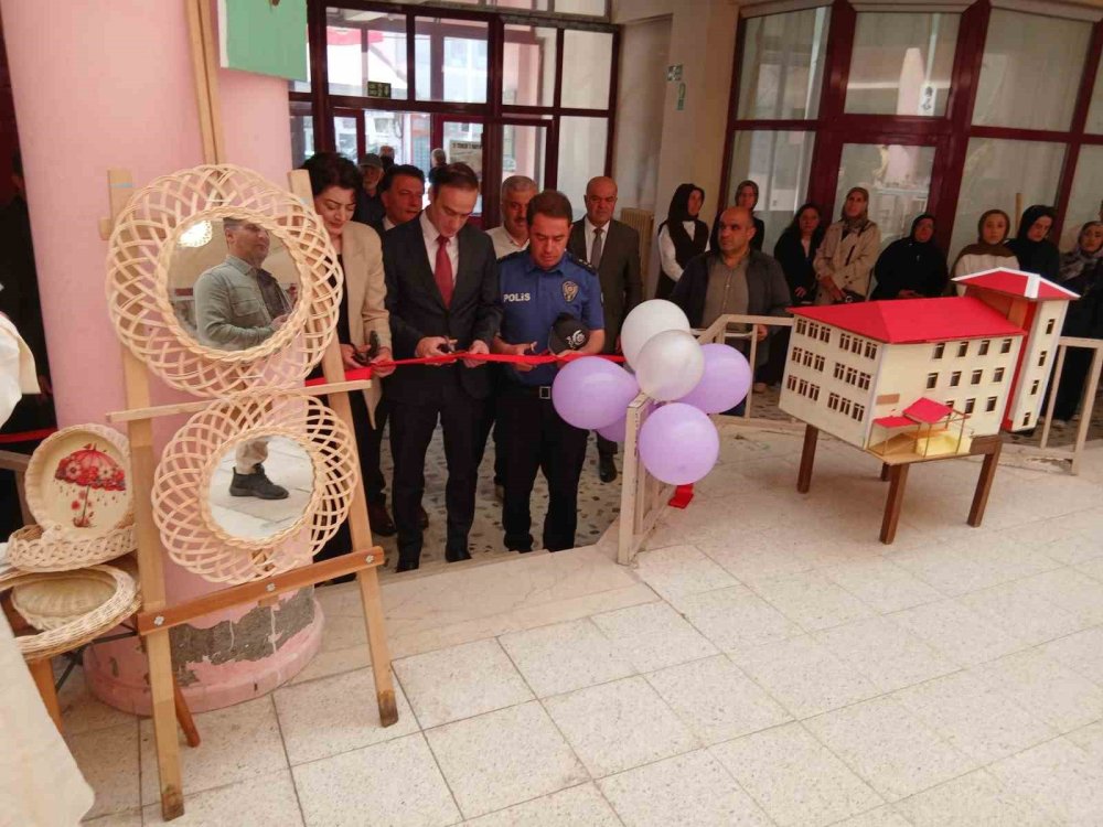 Posof’ta Hayat Boyu Öğrenme Coşkusu.. 436 Kursiyerin Eserleri Sergilendi!