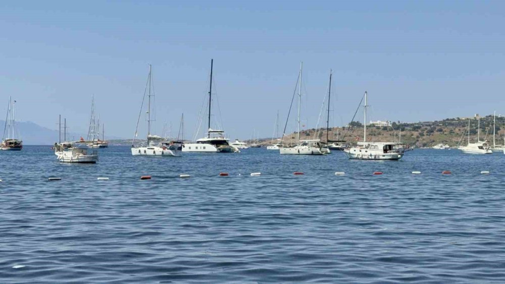 Bodrum Koylarında Yat Kuşatması: Sezon Açıldı, Denizde Yoğunluk Başladı