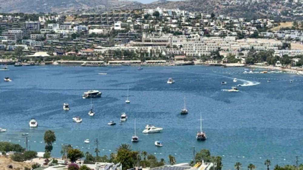 Bodrum Koylarında Yat Kuşatması: Sezon Açıldı, Denizde Yoğunluk Başladı
