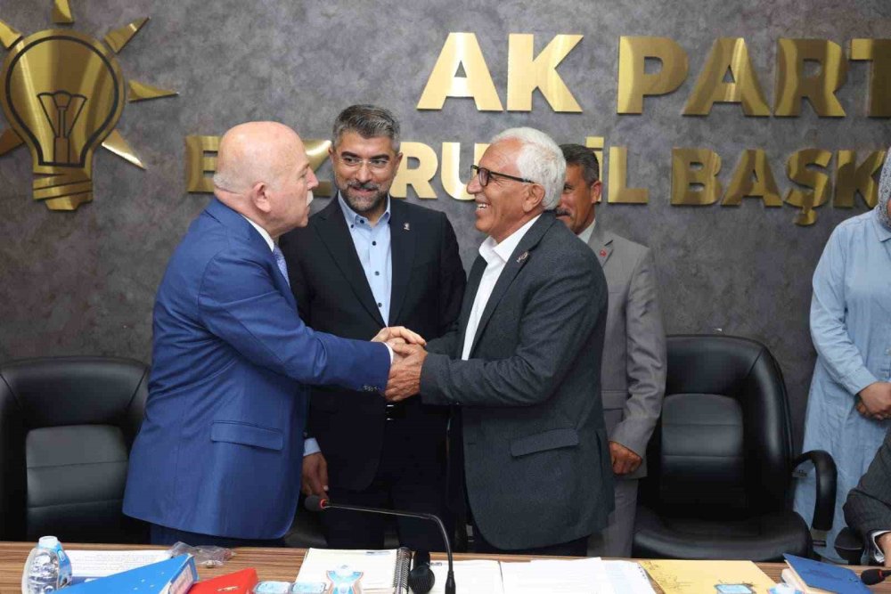 Karaçoban'da Meclis Üyesi İstifa Etti.. CHP'li Yıldırım AK Parti'ye Katıldı!