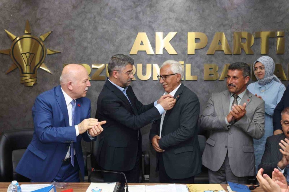 Karaçoban'da Meclis Üyesi İstifa Etti.. CHP'li Yıldırım AK Parti'ye Katıldı!