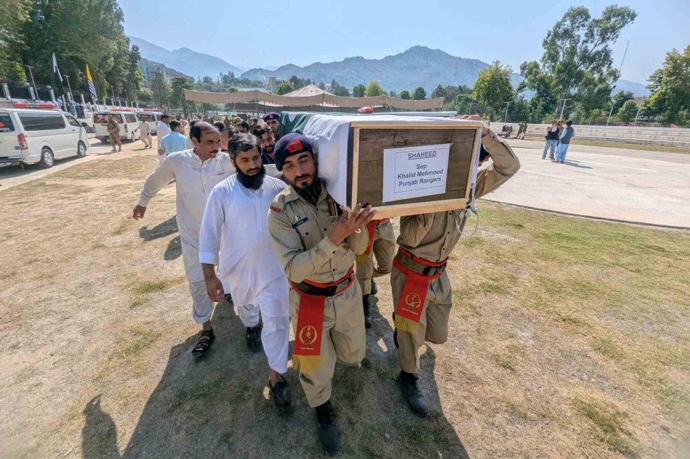 Pakistan’da Düşen Helikopterde 22 Asker Hayatını Kaybetti