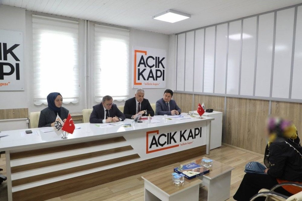 Vali Ziya Polat, Halk Günü’nde Vatandaşların Talep ve Sorunlarını Dinledi