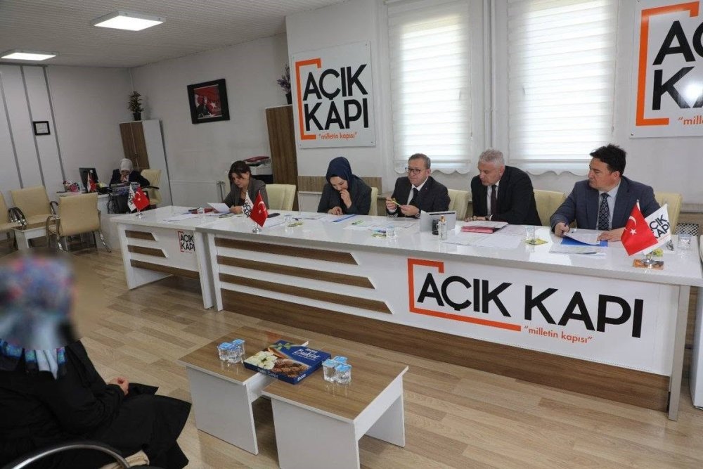 Vali Ziya Polat, Halk Günü’nde Vatandaşların Talep ve Sorunlarını Dinledi