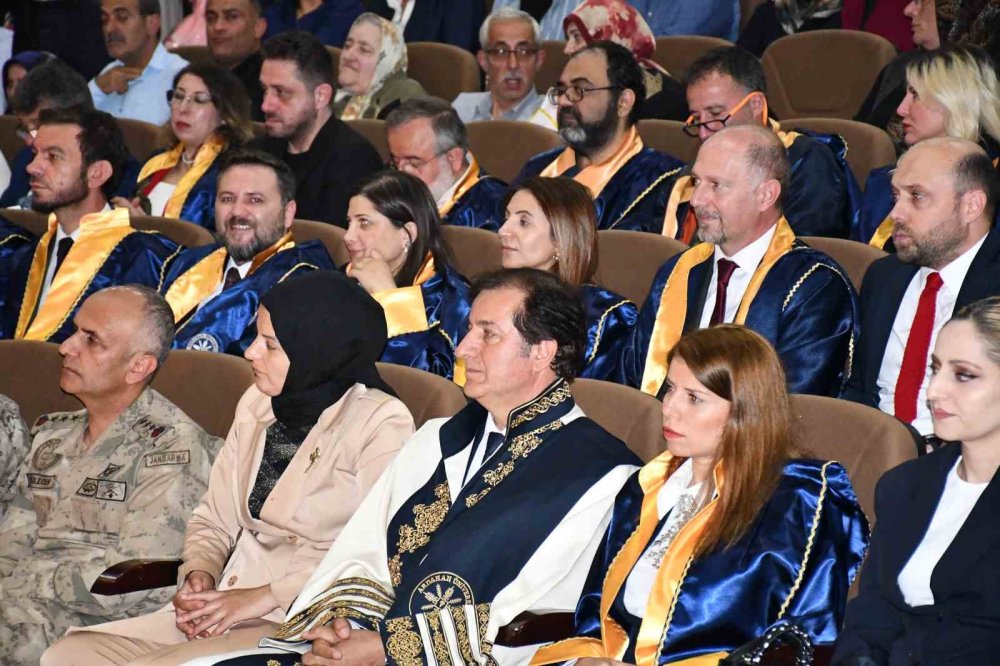 Ardahan Üniversitesi’nde Kep Heyecanı.. Mezunlar Yeni Hayatlarına Adım Attı!