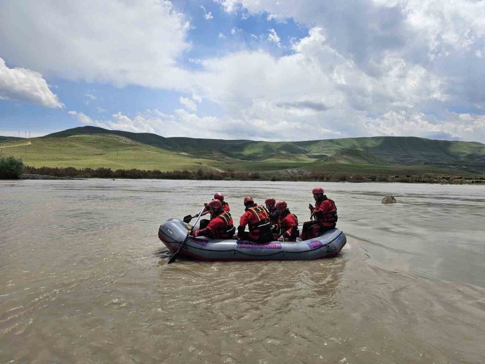Erzurum ve Kars’tan Ekipler Bölgede.. Kayıp Çoban İçin Zamana Karşı Mücadele!