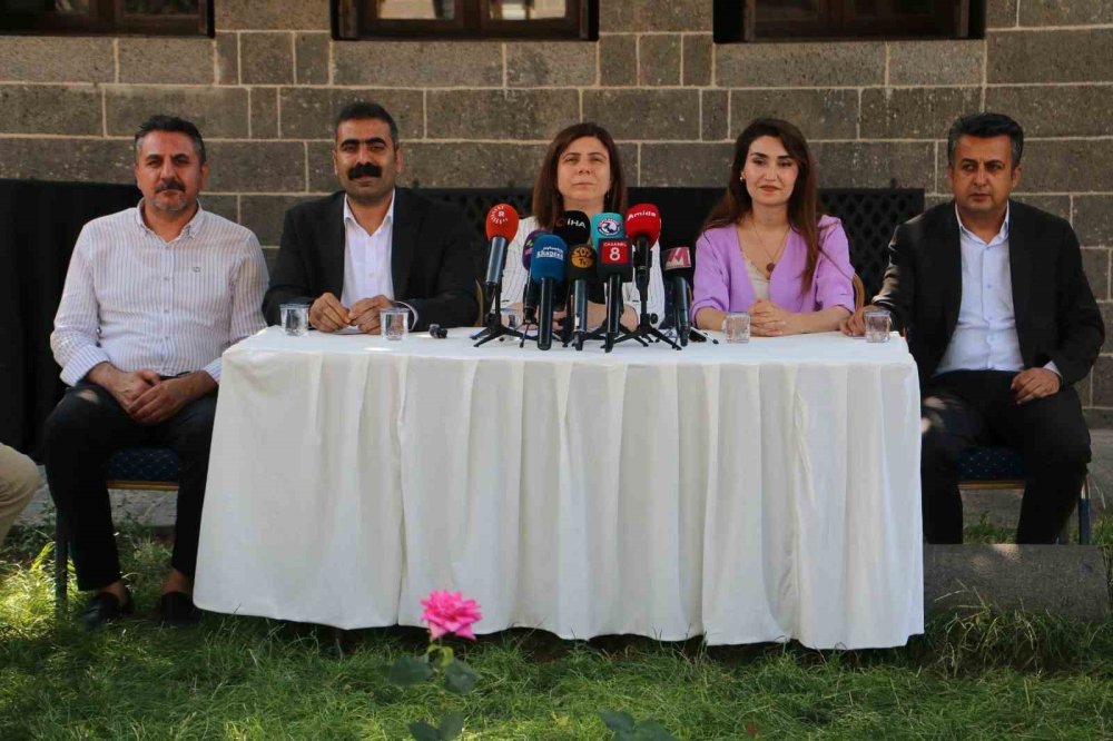 Sur’da Kaldırım İşgallerinin Önüne Geçme ve Yayalaştırma Çalışmaları Sürüyor