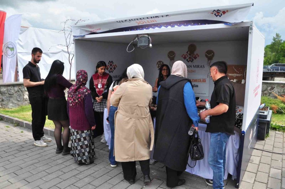 Üç Günlük Şölen Kapılarını Açtı.. Geleneksel Sanatlar Ziyaretçilerle Buluştu!