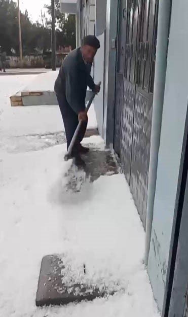 Arpaçay Beyaza Büründü.. Haziran Ayında Kar Manzarasını Andıran Görüntüler!