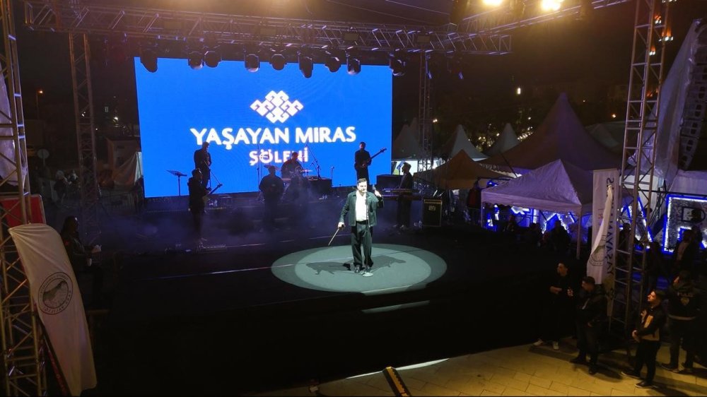 Kars’ta Yaşayan Miras Şöleni Sürüyor.. Ekin Uzunlar Binlerce Kişiyle Buluştu!