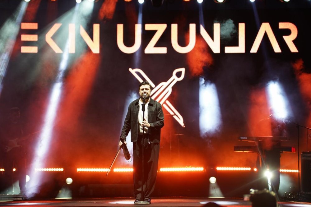 Kars’ta Yaşayan Miras Şöleni Sürüyor.. Ekin Uzunlar Binlerce Kişiyle Buluştu!