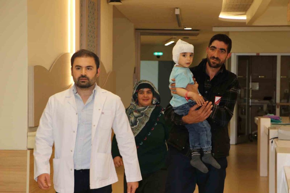 Erzurum Şehir Hastanesi’nde Tarihi Operasyon.. 3 Yaşındaki Çocuk Seslerle Buluşacak!