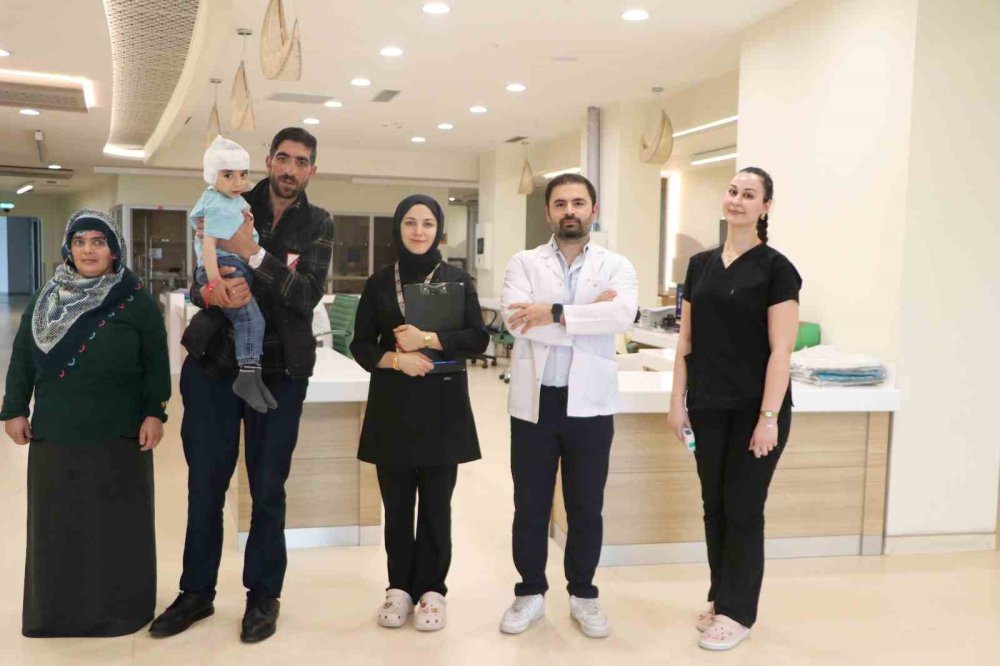 Erzurum Şehir Hastanesi’nde Tarihi Operasyon.. 3 Yaşındaki Çocuk Seslerle Buluşacak!