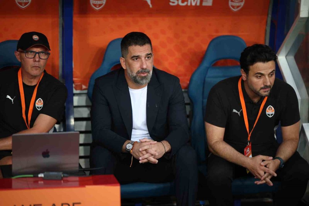 Shakhtar Donetsk’e Damga Vurdu.. Arda Turan Ukrayna’da Yılın Hocası Seçildi!