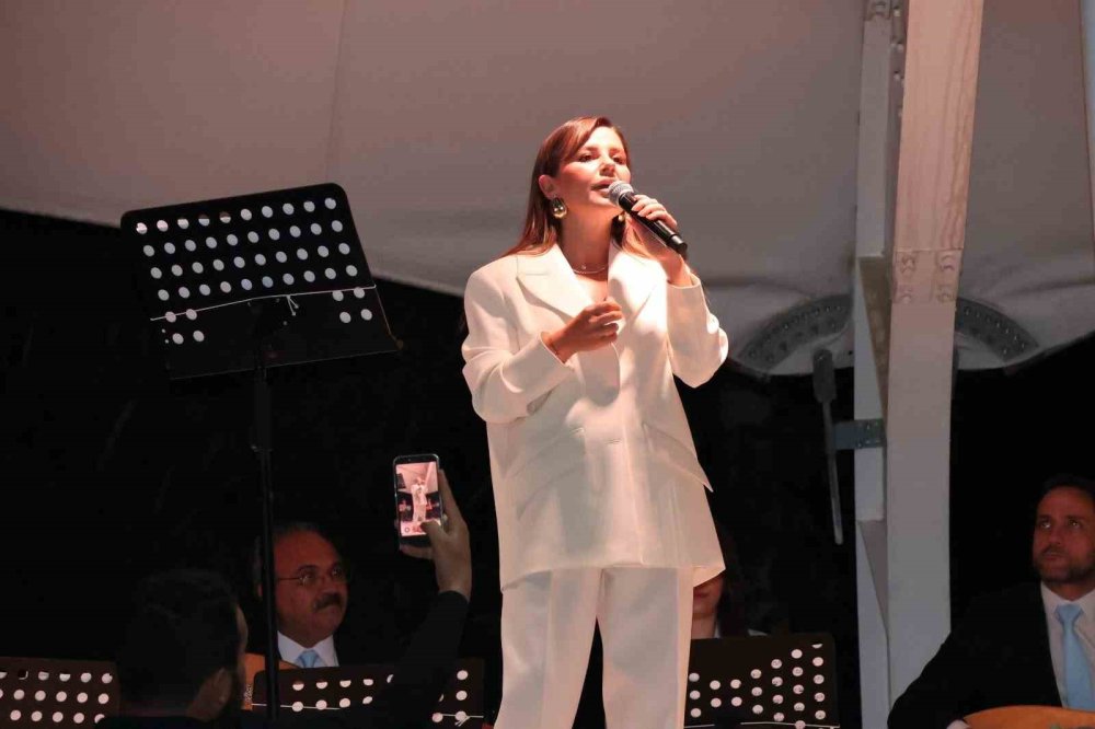 Tortum Şelalesi Festivali’nde Renkli ve Coşkulu Anlar Yaşandı