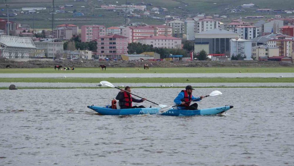 Kura Nehri’nde Kano Keyfi.. Öğretmenler Doğa ve Sporu Bir Araya Getirdi!