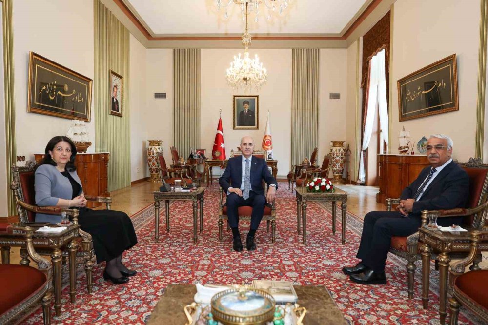 TBMM’de Süreç Trafiği Sürüyor.. Kurtulmuş ve DEM Heyeti Yasal Düzenlemeleri Görüştü!